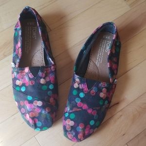 Tom's multi-colored flats classic style size 6.5